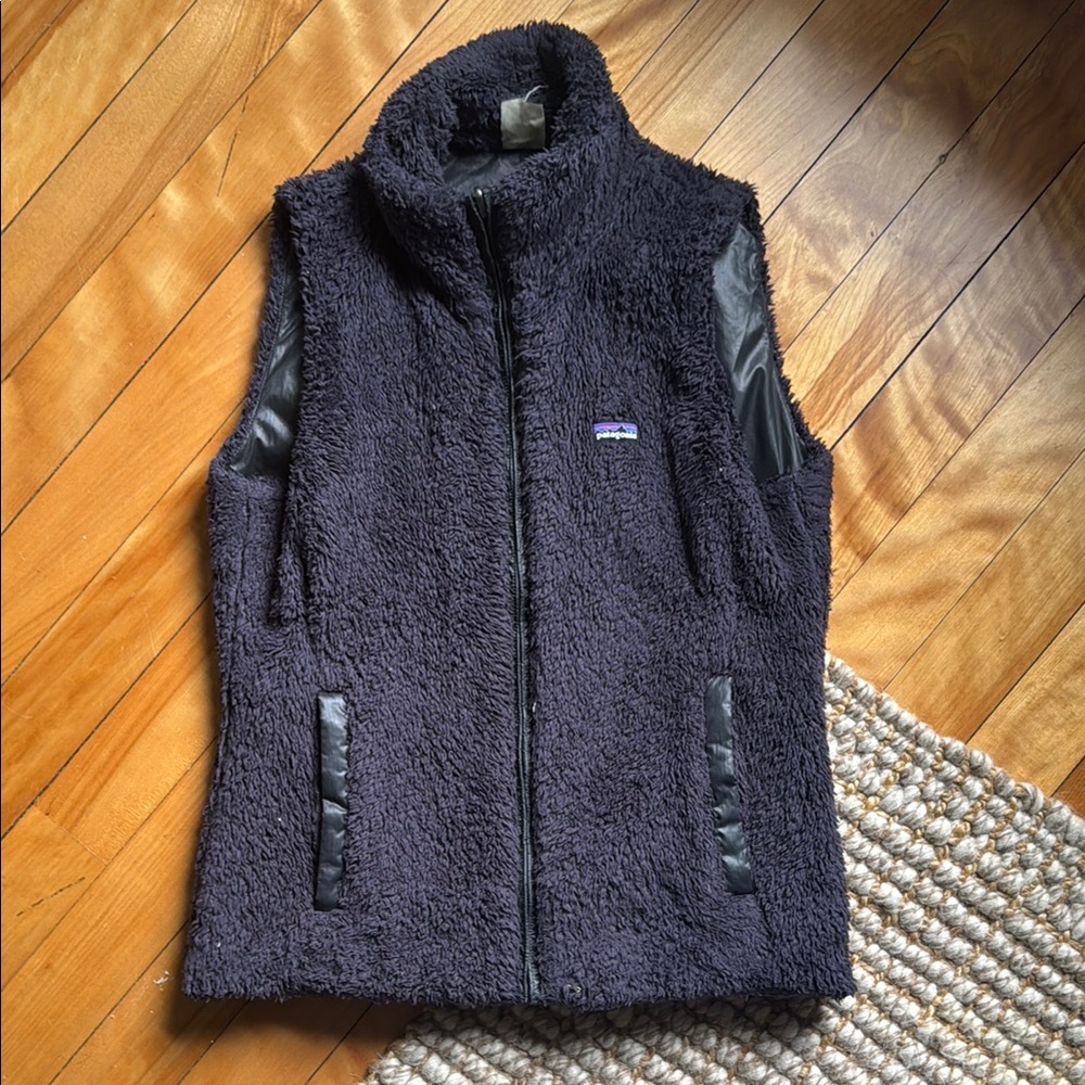 Patagonia Black Fleece Vest for Outdoor Adventures